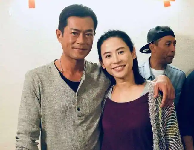 娱记曝古天乐与黄纪莹隐婚生子,两人于8个月前离婚,儿子已10岁