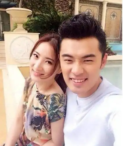 继陈赫之后,《爱情公寓》又离一对,邓家佳与老公的感情虽然不能相守