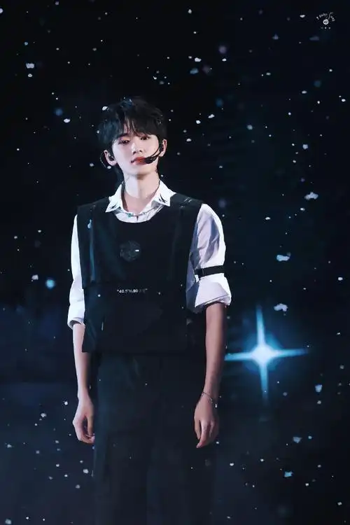 宋亚轩宋亚轩超话79#不设限毕业礼##时代少年团舞台真的燃起来了