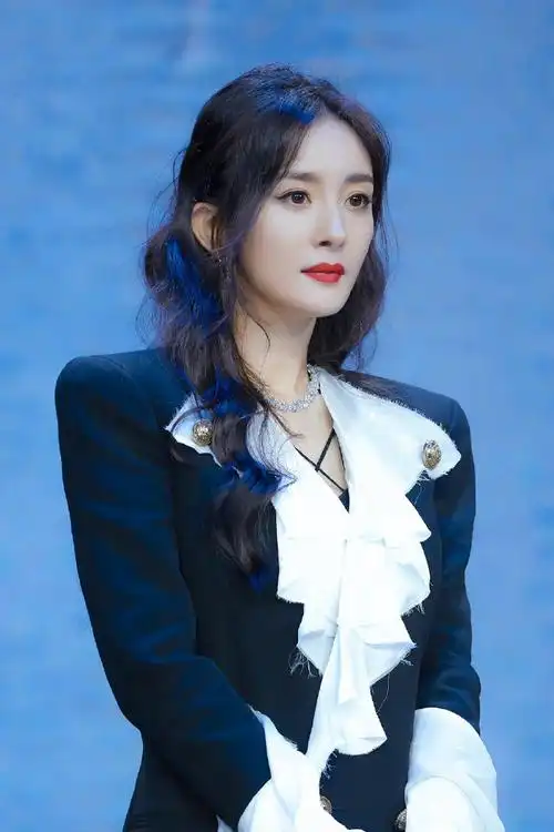 杨幂工作室回应受伤##杨幂眼角缝合