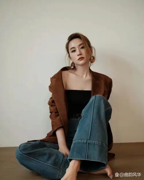 何超莲 时尚新宠,简约风范!