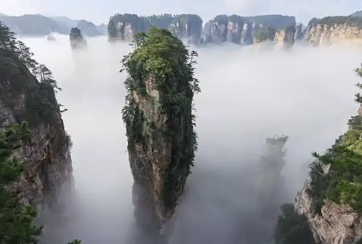 张家界武陵源阿凡达悬浮山仙境再现