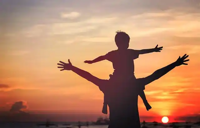 1/8 父爱如山,骑在父亲的脖子上