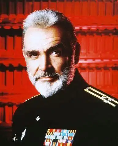 《猎杀红色十月》中的肖恩·康纳利很显然,对于现在的康纳利来说,"007