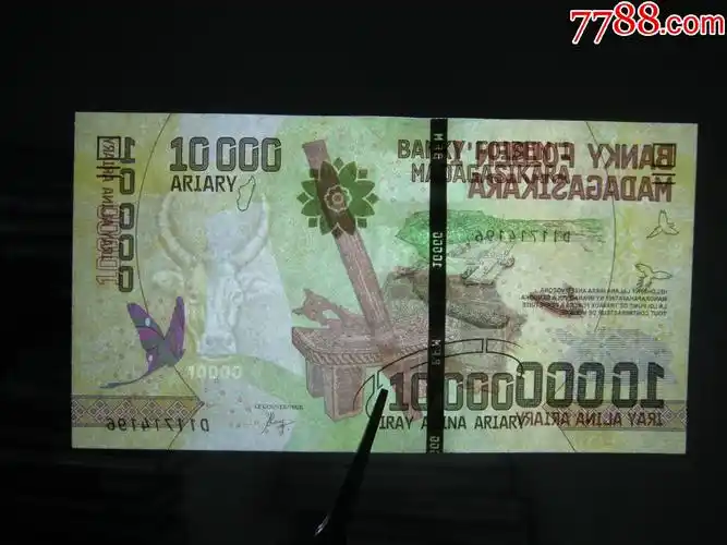 p103马达加斯加10000阿里亚里2017年全新保真收藏纸钞外国钱币