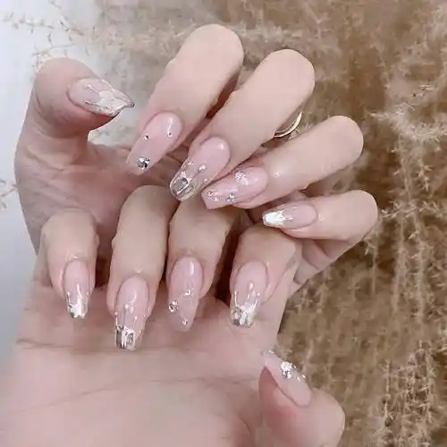 富家千金最爱的镶钻美甲照着做就对了