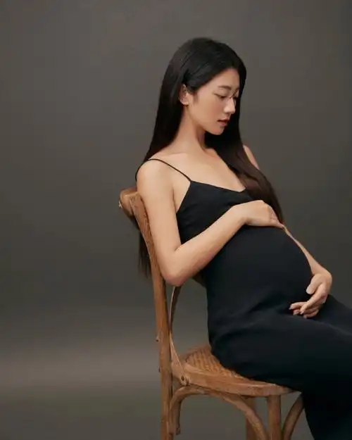 不露肚肚简简单单的孕妇照也很好看呀