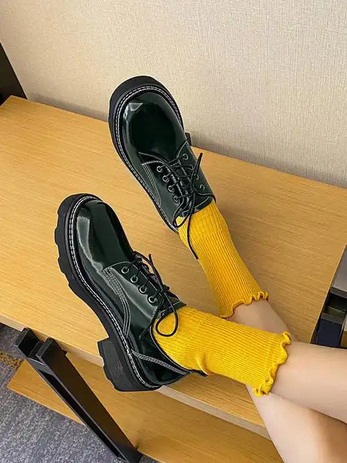 怎么穿搭都好看的小皮鞋搭配堆堆袜绝了60