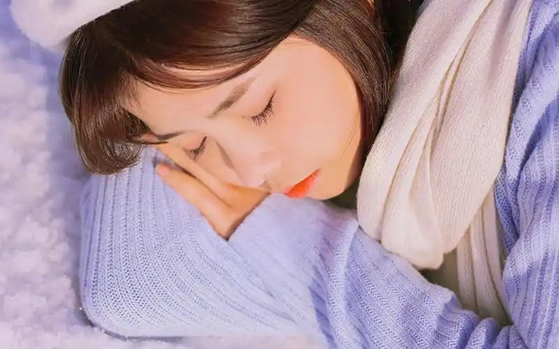 清纯 日系美女冬日雪地高清唯美写真图片桌面壁纸下载