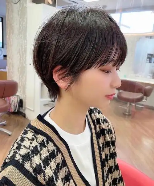 中性日系短发乖巧也帅气