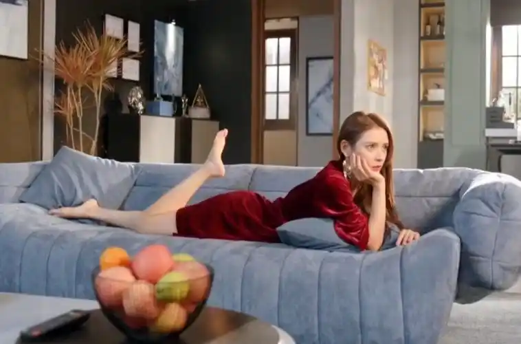 张予曦cos杨玉环,光jio玉足细腿比命长!网友却怒喷:这太不贴了