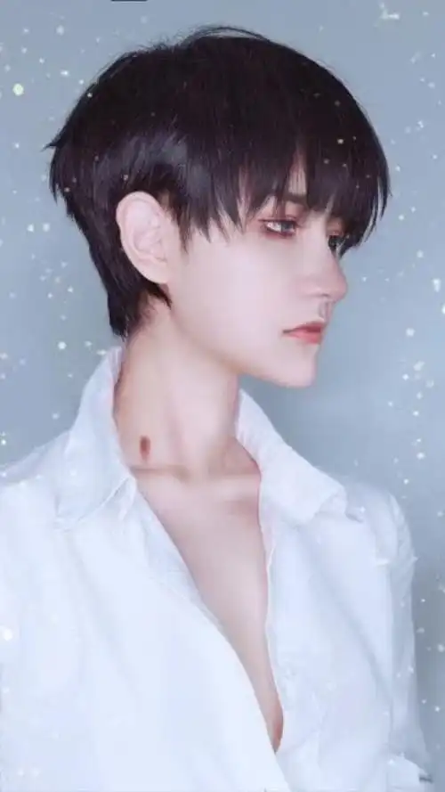 蒋丞cos:我想左肩有你右肩微笑