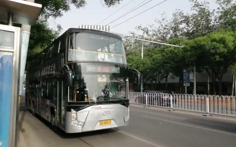 京华客车金刚双层特16路行驶视频,倾听老柴油机的轰鸣_哔哩哔哩 (゜