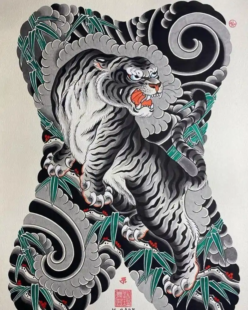 满背纹身需要分几次才能完成整个作品,所以纹身前准备好