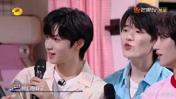 看丁程鑫的刘耀文式扣手,动作太可爱|刘耀文|丁程鑫_新浪新闻