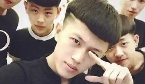 还记得快手的五大扛把子吗?四个被封杀,只有他笑到最后身价过亿!