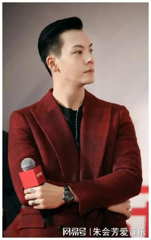 陈伟霆何穗好事将近?王菲梁龙恋爱的瓜?