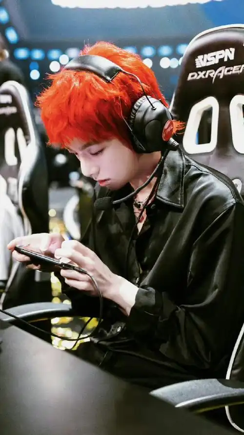 华晨宇美貌大赏#92#2024华晨宇火星演唱会#  和平精英限定红发父