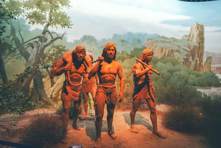 走进气势雄浑的水洞沟大门 在博物馆里  有原始人的生活方式介绍 有