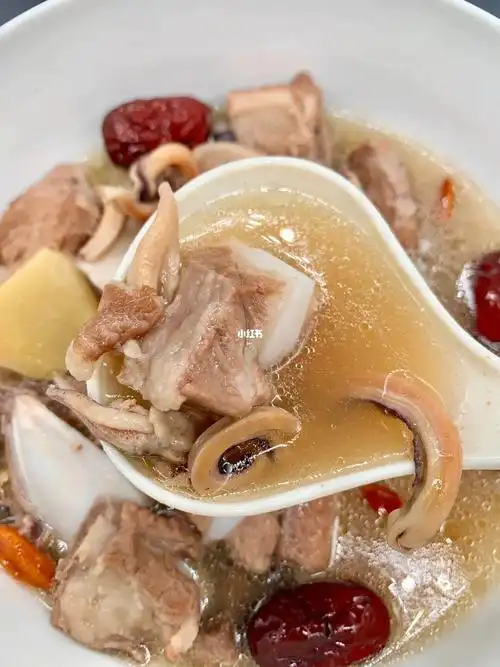 墨鱼炖排骨很多人做错了6015多加2样汤鲜味美