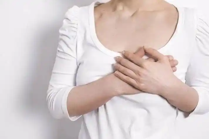 3,按摩可以丰胸,消除结节按摩丰胸的说法不少人都听说过,网传按摩能