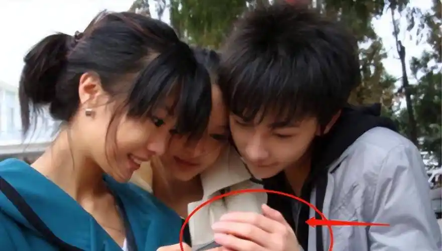 "初恋男友"杨洋:因《红楼梦》与李沁相恋,为何年过30仍单身?