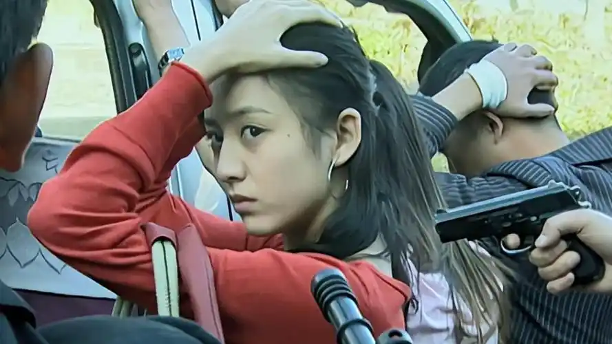 红蝎子警官假扮毒贩卧底终于见到了幕后大毒枭竟是个女人