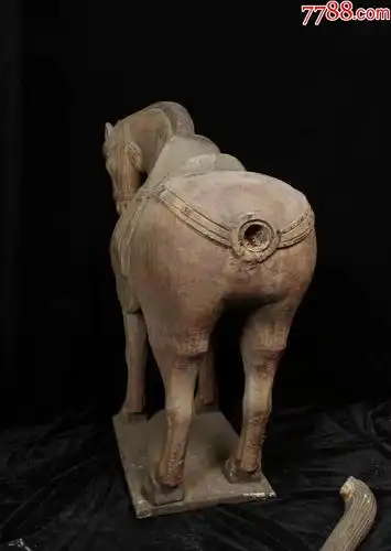 孤品寺庙修葺收的等身木头马一对