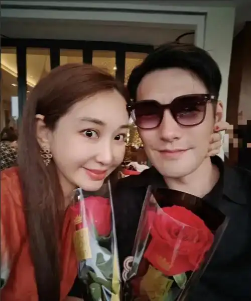 严屹宽老婆杜若溪晒照和我的情人一起度过的第14个情人节好甜
