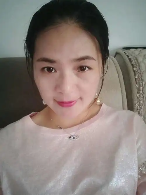 40岁的中年女人,往往有这3处软肋,掐准了轻松"撩"到手