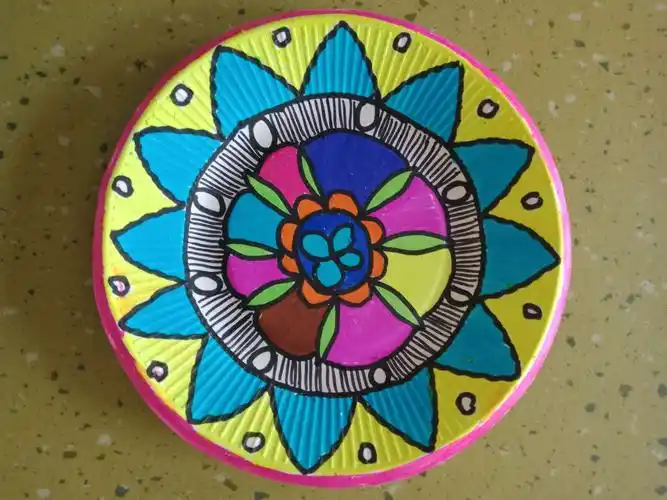 东城珑恩育晟幼儿园《美丽的圆盘》大b班美术第19课时