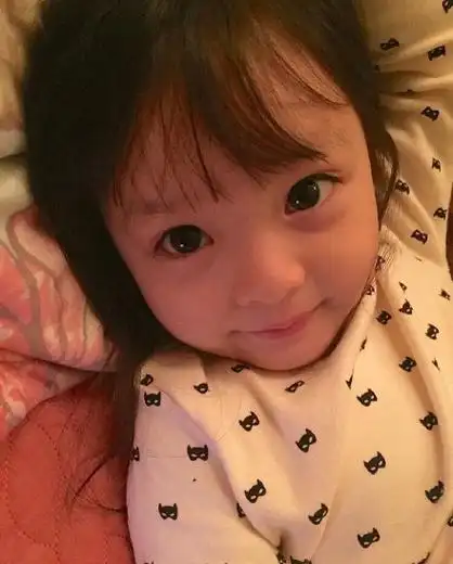 可爱小女孩图片萌萌哒2016_精选可爱的小孩大图素材