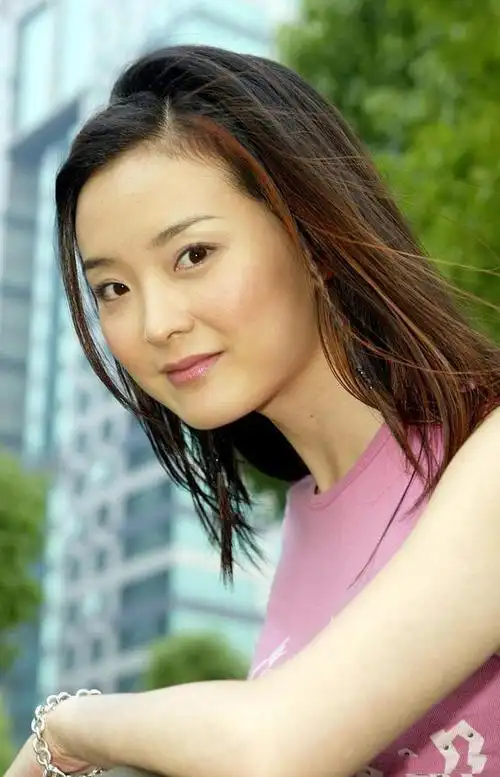 王艳个人简历资料:嫁大11岁二婚富豪,与故宫做邻居,如今48岁复出拼命