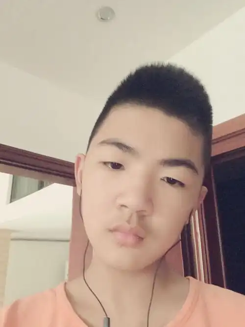 问:现在的初中女生喜欢怎么样的男生?我这样会喜欢吗?我初一(1米75).