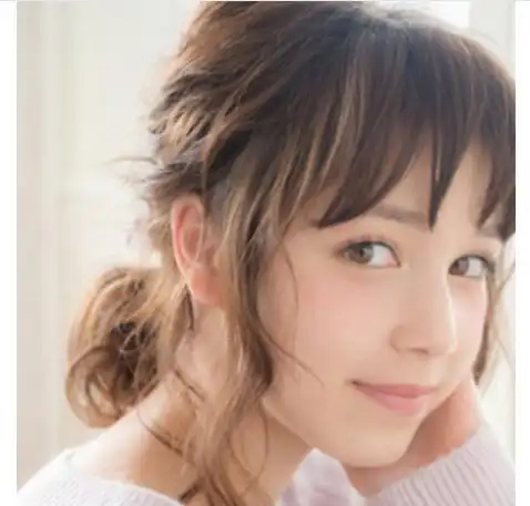 短发马尾发型