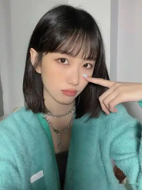 2021流行"秋风初恋锁骨发"_发型