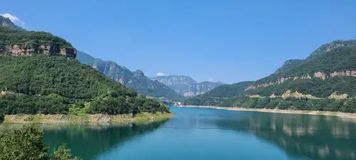 行走在美丽的太行平湖