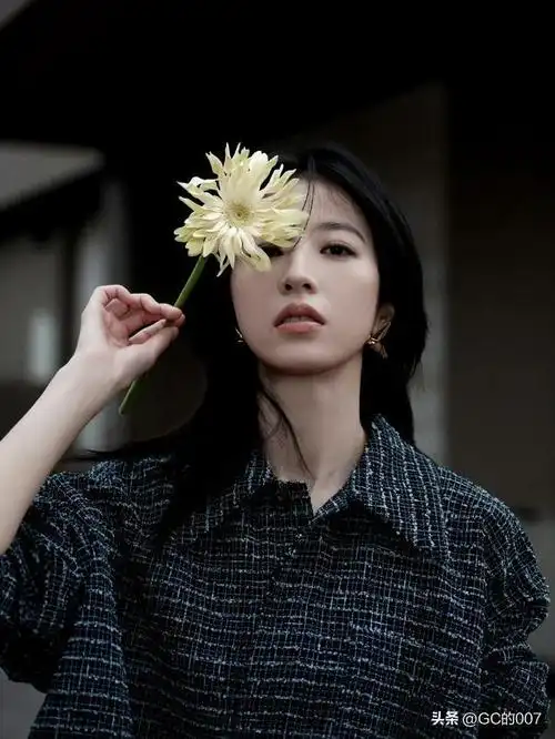 明星图片周雨彤