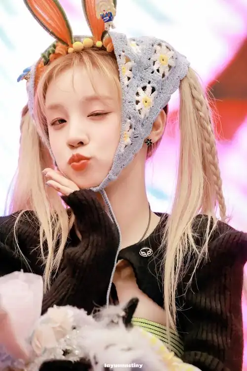 宋雨琦蝴蝶结双马尾造型