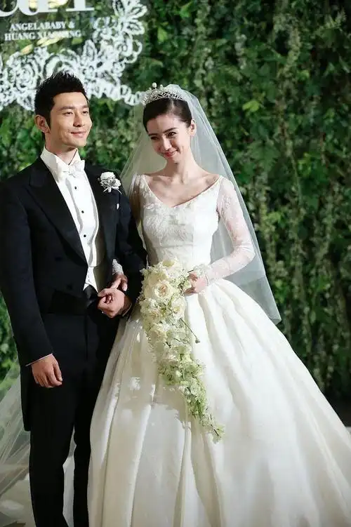 46岁黄晓明真的变了,吃胖30斤啤酒肚抢镜,与叶珂感情稳定