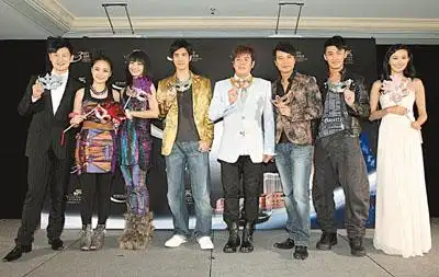 谭咏麟促菲当局坦诚交代 唱经典歌献死难者(图)