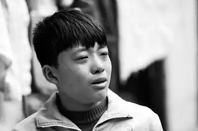 南阳初一男孩请假条看哭无数人:我要休学打工挣钱救妈妈