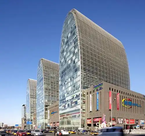 尽管坐上了中国购物中心门店数量的头把交椅,但高速扩张的凯德却也