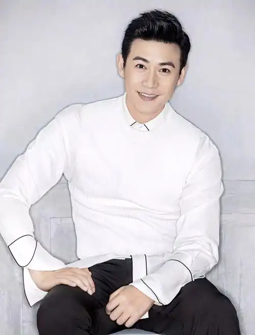 陆毅发布全家照片,鲍蕾携俩女儿出镜,一家人共用一张脸?