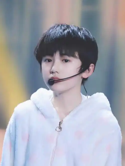 宋亚轩  奶奶的(不是骂人)好可爱