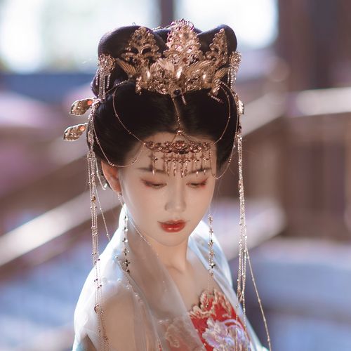 后雨山古风汉服民族风金色华丽凤冠求凰女冠流苏额饰插梳发饰套装