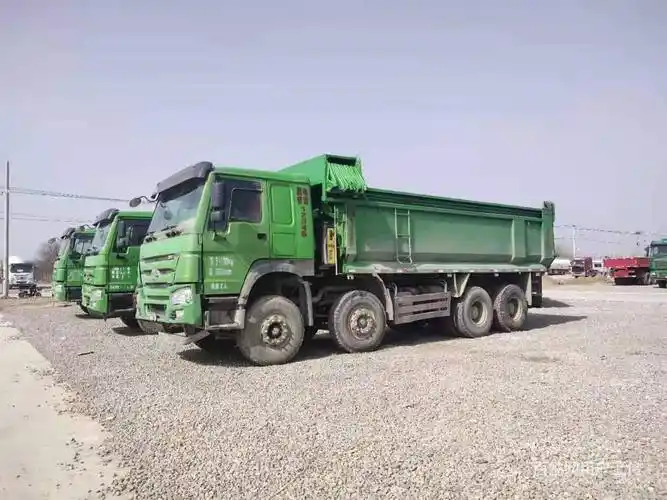 出售二手豪沃渣土车 6.5米大箱前四后八380马力