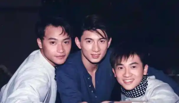 尽管陈志朋因与张国荣的相似度过高而在初选时被评委放弃,但他的照片