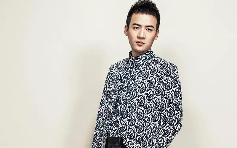 帅气男演员魏千翔电脑桌面壁纸图片下载高清大图预览1680x1050_大陆