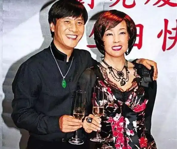 丈夫陈国军也是先离婚才结婚的刘晓庆的魅力可见一斑(刘晓庆少女时期)